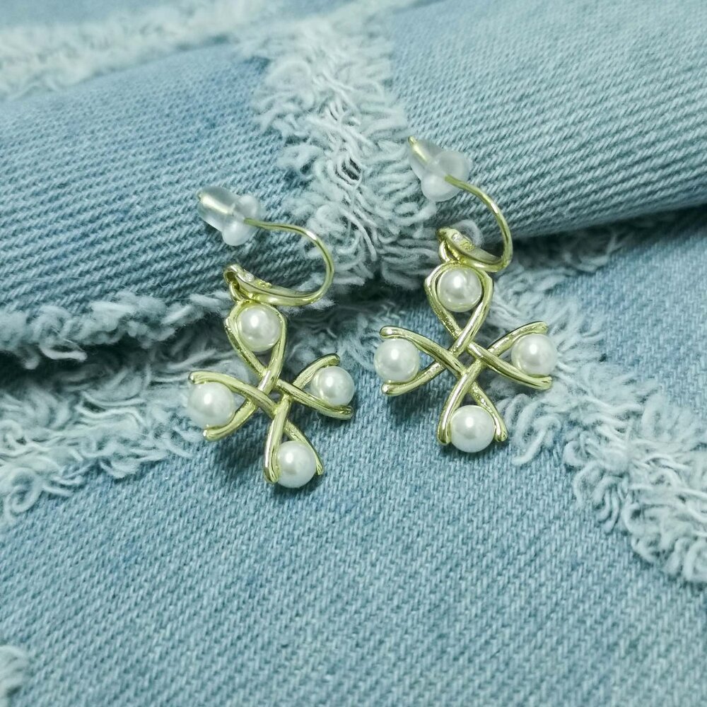 Kendra Scott Gold and White Pearl Earrings